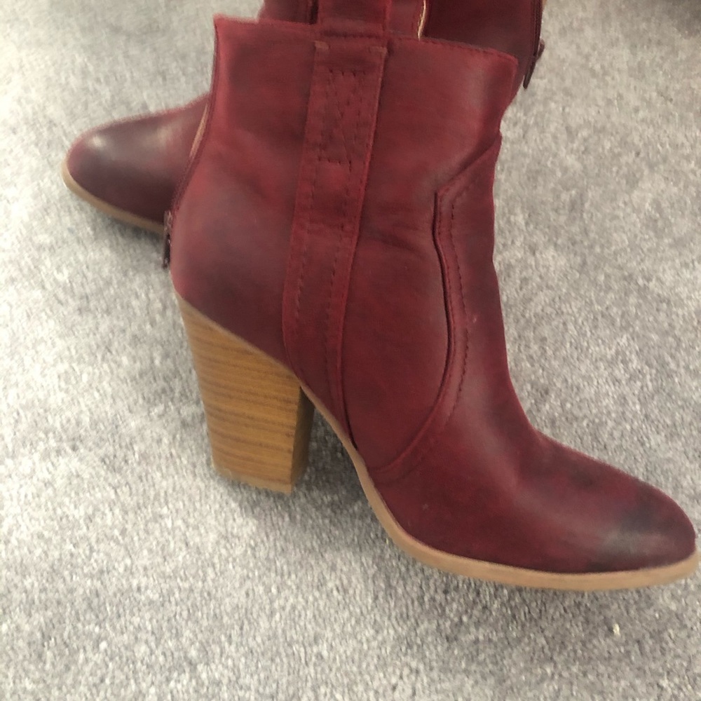 Red booties - Picture 2 of 4